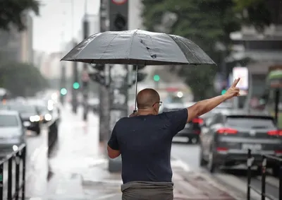 Defesa Civil aponta previs&atilde;o de 245,7 mm para o m&ecirc;s, impulsionada por nova frente de instabilidade e temporais previstos entre quinta e s&aacute;bado