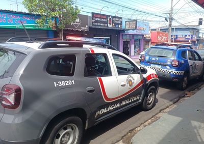 A&ccedil;&atilde;o conjunta da PM, Guarda Municipal e Fiscaliza&ccedil;&atilde;o consulta IMEIs de aparelhos e notifica com&eacute;rcios irregulares na regi&atilde;o de S&atilde;o Carlos