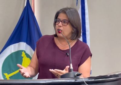 Vereadora reagiu a v&iacute;deo exibido em pra&ccedil;a p&uacute;blica com estrelas do PT; parlamentar apontou naturaliza&ccedil;&atilde;o do &oacute;dio e lembrou responsabilidade do cargo