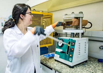  Universidade passa da faixa 1201-1500 para 1201-1400 no ranking internacional e melhora resultados em Ensino, Ambiente de Pesquisa e Ind&uacute;stria 