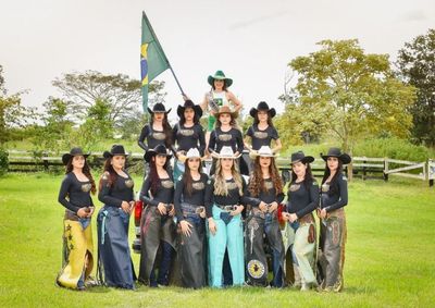 Por motivo de for&ccedil;a maior, a organiza&ccedil;&atilde;o da 13&ordf; Expomig anuncia novo acesso ao Baile da Rainha, com mesas e convites limitados.