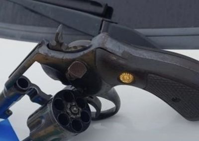 A&ccedil;&atilde;o da Pol&iacute;cia Militar de S&atilde;o Miguel ocorreu na BR-429 e resultou em apreens&atilde;o de rev&oacute;lver, remo&ccedil;&atilde;o de ve&iacute;culo e autua&ccedil;&otilde;es.