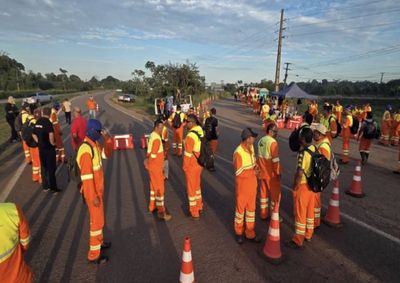Trabalhadores grevistas s&atilde;o de uma empresa da constru&ccedil;&atilde;o civil que atua em diversas obras, al&eacute;m das frentes ligadas ao projeto da BR-364