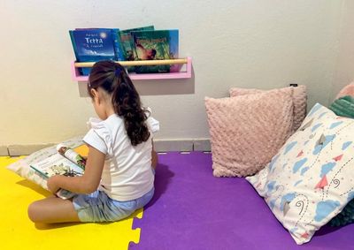 Neuropsicopedagoga Lunnara Zamberlan mostra como um ambiente acolhedor pode incentivar a leitura e favorecer o desenvolvimento infantil