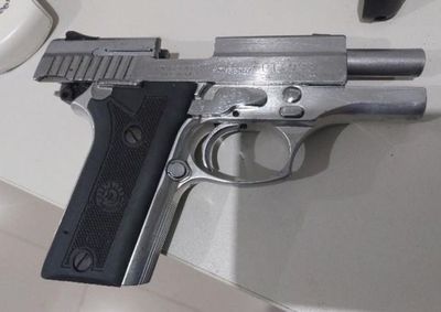 Suspeito admitiu ser dono da arma e disse n&atilde;o possuir autoriza&ccedil;&atilde;o para porte nem registro