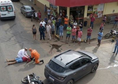 Colis&atilde;o com carro ocorreu na Av. Capit&atilde;o Silvio. A v&iacute;tima foi hospitalizada e a moto, que estava com documento vencido, acabou apreendida
