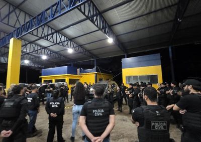A&ccedil;&atilde;o apura homic&iacute;dio ligado a disputa territorial de fac&ccedil;&otilde;es. Foram 20 mandados, al&eacute;m de pris&otilde;es por tr&aacute;fico e porte de armas