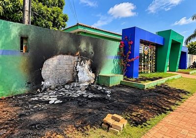 Equipamento da Creche Municipal Mundo M&aacute;gico foi encontrado queimado na manh&atilde; de segunda-feira; Pol&iacute;cia Militar registrou o caso.