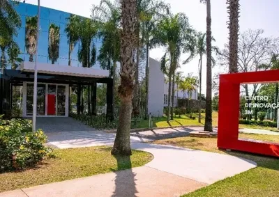 Multinacional instalada no munic&iacute;pio oferece vagas em &aacute;reas de engenharia, tecnologia, vendas, planejamento, tributos e gest&atilde;o de projetos.