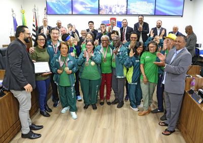 Delega&ccedil;&atilde;o recebeu mo&ccedil;&atilde;o de congratula&ccedil;&atilde;o pelos resultados conquistados no JOMI 2026, incluindo tr&ecirc;s medalhas de ouro para o munic&iacute;pio