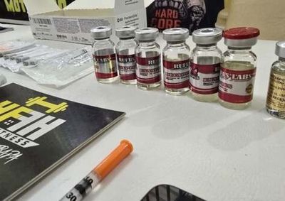 A&ccedil;&atilde;o da Pol&iacute;cia Civil e Vigil&acirc;ncia Sanit&aacute;ria encontrou medicamentos sem registro, materiais descartados irregularmente e ind&iacute;cios de aplica&ccedil;&atilde;o de subst&acirc;nci
