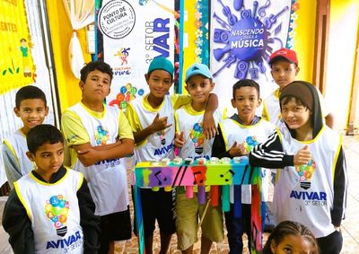 Oficinas gratuitas de percuss&atilde;o e luthieria sustent&aacute;vel atendem 100 crian&ccedil;as e adolescentes em situa&ccedil;&atilde;o de vulnerabilidade social nas periferias de Sumar&eacute;