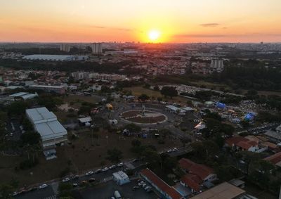 Munic&iacute;pio contabilizou 1.071 novos neg&oacute;cios entre janeiro e maio; setor de servi&ccedil;os lidera crescimento da atividade econ&ocirc;mica