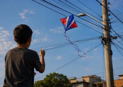 Cidade registrou aumento nas ocorr&ecirc;ncias de interrup&ccedil;&atilde;o de energia provocadas por pipas entre janeiro e maio; popula&ccedil;&atilde;o &eacute; orientada sobre riscos do cerol.