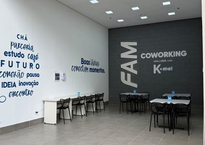 Ambiente oferece esta&ccedil;&otilde;es de trabalho, Wi-Fi e estrutura para estudos, reuni&otilde;es e atividades profissionais.