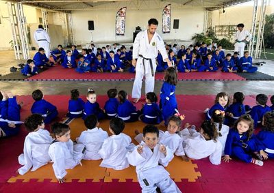 Iniciativa do Instituto Avivar 3&ordm; Setor ofereceu aulas gratuitas de artes marciais e atividades esportivas para jovens do munic&iacute;pio