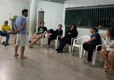 Projeto gratuito "Cenas Curtas" re&uacute;ne participantes todas as segundas-feiras e promove forma&ccedil;&atilde;o art&iacute;stica inspirada na cultura popular brasileira.