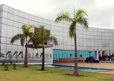 Inscri&ccedil;&otilde;es seguem at&eacute; 21 de agosto para cargos de n&iacute;veis m&eacute;dio e superior. H&aacute; oportunidades para professores, motorista e agente de apoio educacional.