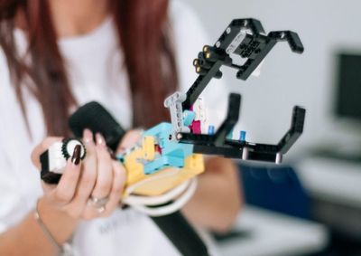 Jovens a partir de 16 anos podem se inscrever at&eacute; 14 de julho; aulas come&ccedil;am no dia 22 e incluem forma&ccedil;&atilde;o em Design de Produtos, rob&oacute;tica e modelagem 3D