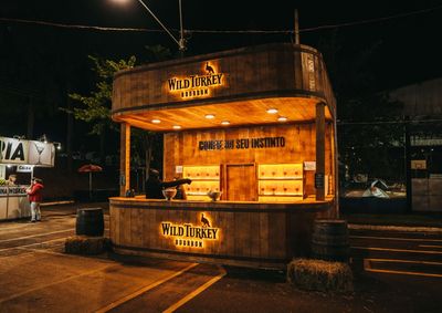 Marca de Bourbon renova presen&ccedil;a no evento de Fernando & Sorocaba com experi&ecirc;ncias inspiradas em sua origem no Kentucky e refor&ccedil;a a conex&atilde;o com o universo 