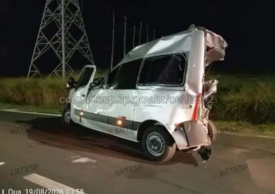 Colis&atilde;o ocorreu na noite desta quarta-feira (19), no km 117, pr&oacute;ximo ao ped&aacute;gio de Sumar&eacute;; uma pessoa de cada ve&iacute;culo ficou ferida
