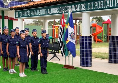 Mais de 120 estudantes conheceram cursos, laborat&oacute;rios e projetos da universidade durante atividade de orienta&ccedil;&atilde;o acad&ecirc;mica