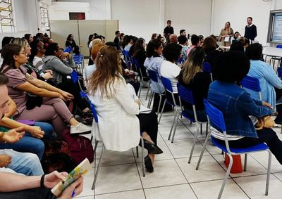 Treinamento orienta profissionais da rede municipal sobre indica&ccedil;&atilde;o, aplica&ccedil;&atilde;o, armazenamento e prescri&ccedil;&atilde;o da nova terapia incorporada ao SUS