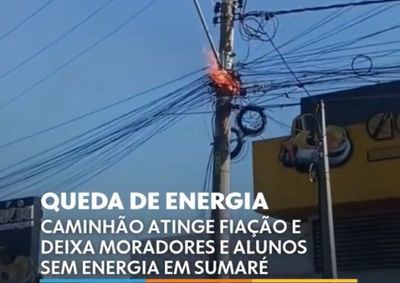 Acidente danificou a rede el&eacute;trica no bairro Mat&atilde;o nesta quinta-feira; equipes trabalham no local para restabelecer o servi&ccedil;o na regi&atilde;o.