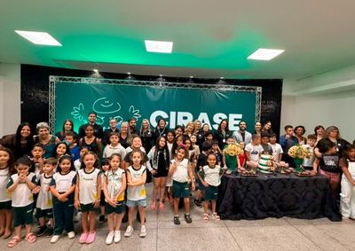 Solenidade reuniu profissionais, fam&iacute;lias, estudantes e autoridades para marcar a trajet&oacute;ria do centro de atendimento educacional especializado