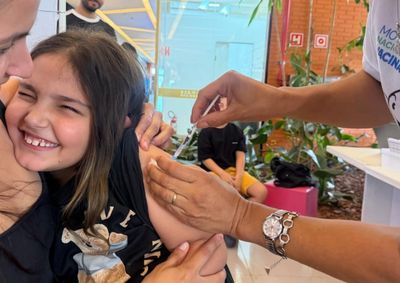 Campanha segue at&eacute; 31 de agosto e orienta fam&iacute;lias a conferirem a situa&ccedil;&atilde;o vacinal de crian&ccedil;as e adolescentes