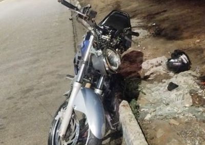 Homem de aproximadamente 24 anos perdeu o controle da motocicleta durante a madrugada; identidade ainda n&atilde;o havia sido confirmada