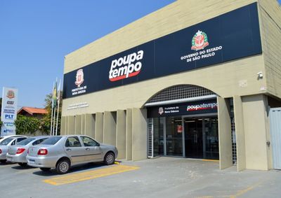 Oportunidades incluem fun&ccedil;&otilde;es na ind&uacute;stria, com&eacute;rcio, servi&ccedil;os e log&iacute;stica; candidatos devem ser moradores do munic&iacute;pio
