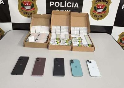 Investiga&ccedil;&atilde;o apura atua&ccedil;&atilde;o de grupo especializado em empr&eacute;stimos e cobran&ccedil;a de d&iacute;vidas; cerca de mil cart&otilde;es foram apreendidos no im&oacute;vel