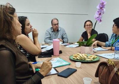 Encontro na Casa do Autista reuniu Sa&uacute;de, APAE e Pestalozzi para definir fluxos, protocolos e responsabilidades no atendimento &agrave;s pessoas com TEA