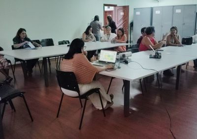 Encontro reuniu representantes de organiza&ccedil;&otilde;es sociais, conselhos e servi&ccedil;os ligados &agrave; pol&iacute;tica de assist&ecirc;ncia social de Sumar&eacute;
