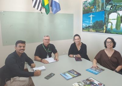 Reuni&atilde;o discutiu audi&ecirc;ncias p&uacute;blicas, eixos tecnol&oacute;gicos e possibilidade de cursos de qualifica&ccedil;&atilde;o antes da implanta&ccedil;&atilde;o f&iacute;sica da unidade