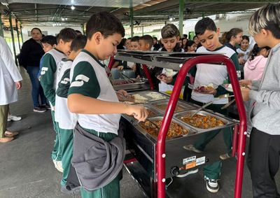 Proposta busca organizar as refei&ccedil;&otilde;es, ampliar a autonomia dos estudantes e fortalecer a&ccedil;&otilde;es de educa&ccedil;&atilde;o alimentar