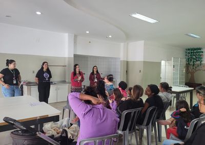Campanha promoveu palestra sobre viol&ecirc;ncia contra a mulher e leva servi&ccedil;os e informa&ccedil;&otilde;es ao CRAS Cruzeiro na pr&oacute;xima quarta-feira