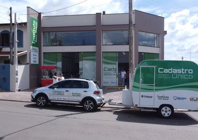 Trailer da Prefeitura oferece cadastro, atualiza&ccedil;&atilde;o de dados e orienta&ccedil;&otilde;es sobre programas e benef&iacute;cios sociais