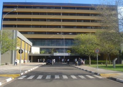 Hospital confirmou o desligamento de 18 m&eacute;dicos em setembro e afirma ter reposto a equipe; paciente gr&aacute;vida de g&ecirc;meos teve tr&ecirc;s consultas canceladas