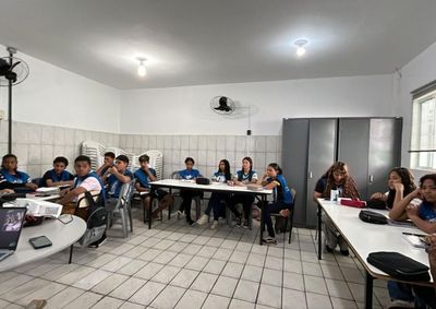 Iniciativa oferece seis meses de capacita&ccedil;&atilde;o, encontros semanais e bolsa-incentivo de R$ 175; atividades acontecem em cinco pontos do munic&iacute;pio