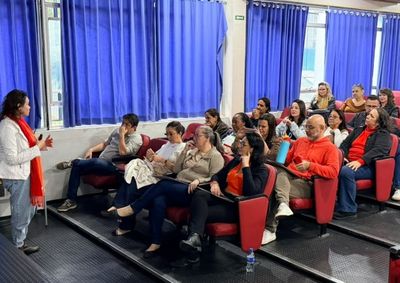 Forma&ccedil;&atilde;o re&uacute;ne diretores e diretores assistentes e aborda escuta ativa, media&ccedil;&atilde;o de conflitos e riscos psicossociais no ambiente escolar