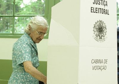 Comparecimento &agrave;s urnas &eacute; um dos registros utilizados pelo INSS no cruzamento de dados; benefici&aacute;rio pode consultar a situa&ccedil;&atilde;o pelo Meu INSS ou 135