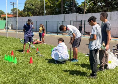 Evento re&uacute;ne 16 equipes de 6 escolas estaduais para constru&ccedil;&atilde;o e lan&ccedil;amento de foguetes experimentais; os tr&ecirc;s primeiros colocados avan&ccedil;am para o estadual