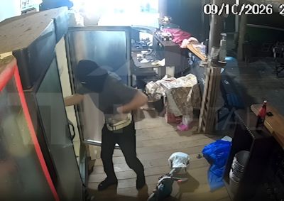 Estabelecimento foi invadido por tr&ecirc;s encapuzados no dia 9; criminosos furtaram equipamentos, bebidas e at&eacute; uma geladeira