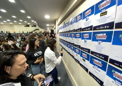 Evento acontece das 9h &agrave;s 16h, na C&acirc;mara Municipal, com oportunidades efetivas, tempor&aacute;rias, est&aacute;gio e Jovem Aprendiz; inscri&ccedil;&atilde;o antecipada &eacute; recomendada
