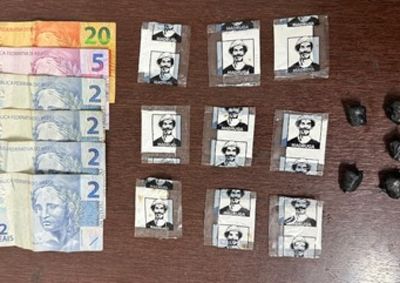 Pol&iacute;cia Militar apreendeu 14 gramas de coca&iacute;na, 12 gramas de crack e dinheiro durante patrulhamento na madrugada desta quarta-feira (7)