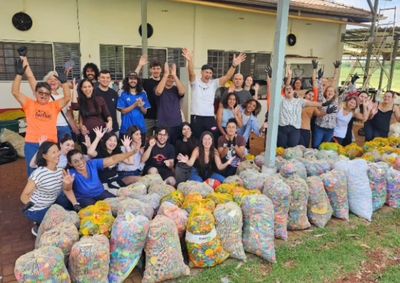 A&ccedil;&atilde;o da Viralatinhas reuniu estudantes da Fatec Sumar&eacute; e da FAM; material recicl&aacute;vel poder&aacute; gerar recursos para projetos de prote&ccedil;&atilde;o animal