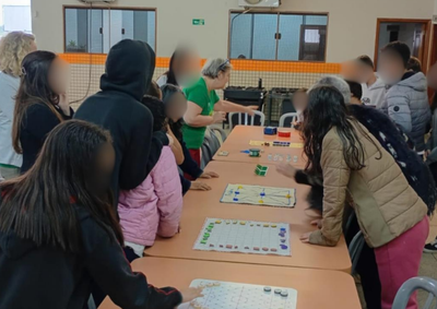 Atividade realizada no Jardim das Palmeiras incluiu jogos educativos e confec&ccedil;&atilde;o de pi&otilde;es para estimular a criatividade e a conscientiza&ccedil;&atilde;o ambiental.