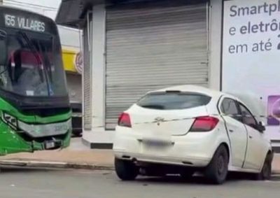 Funcion&aacute;ria da UPA Macarenko seguia para o trabalho no ve&iacute;culo quando ocorreu a batida com um &ocirc;nibus; ela sofreu fraturas na face e est&aacute; hospitalizada